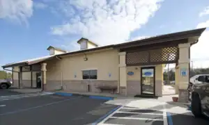 Exterior of Okeechobee office of Water's Edge Dermatology in Florida