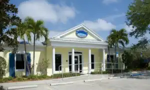 Exterior of Vero Beach office of Water's Edge Dermatology in Florida